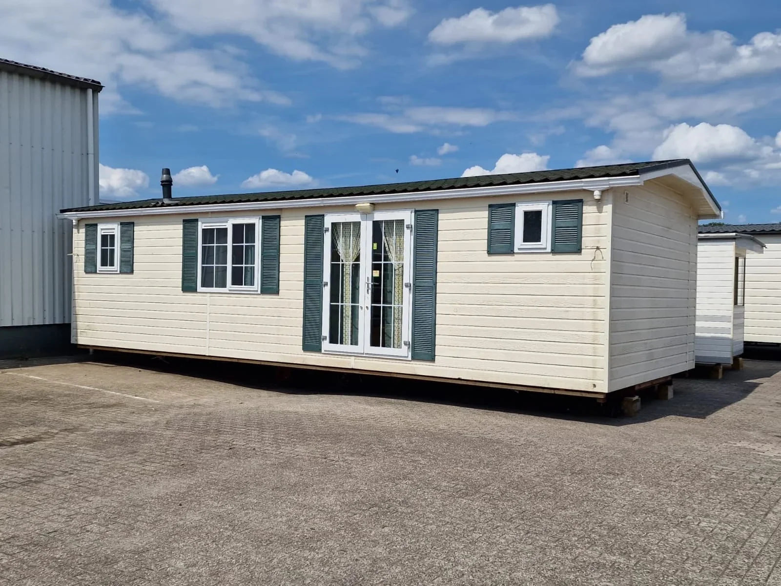 Casa Móvel T3 TULA – Cozinha equipada e casa de banho