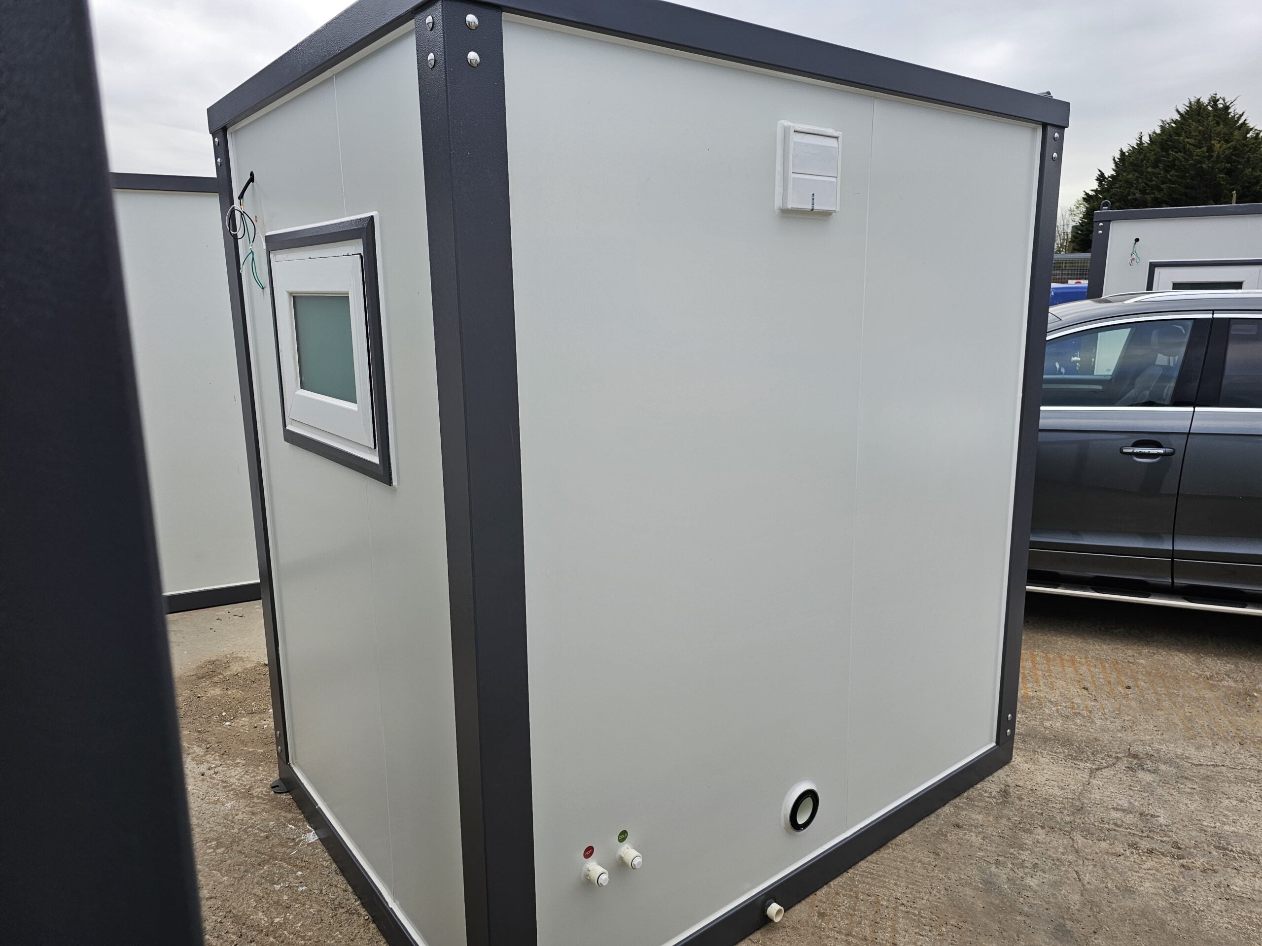 Sanitário Portátil com Chuveiro